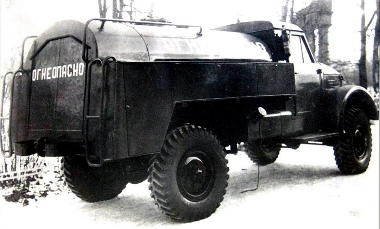 Бензозаправщик БЗ-63